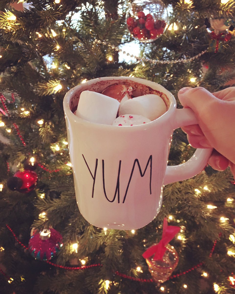 molly_rommel's tweet photo. Tree decorating essentials 🎄☕️ https://t.co/y85n0EI4rv