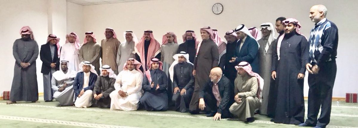 Tabukmedia's tweet photo. في ليلة وداعية الملتقى الإعلامي بمنطقة تبوك يكرم مدير إذاعة الرياض بتبوك بدر الشمري ويشعل له قناديل الوفاء . https://t.co/XypPApkj8R