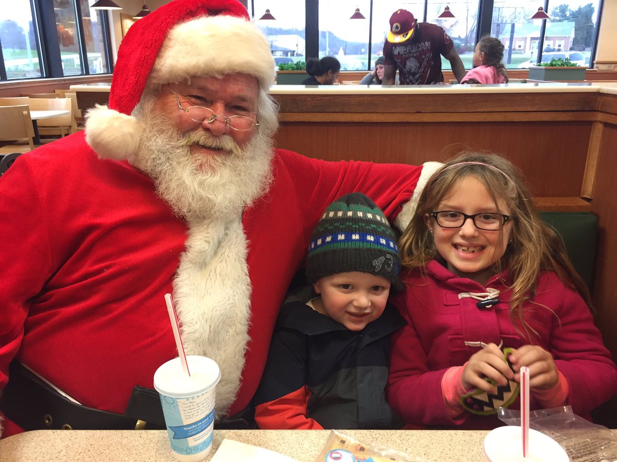 dswaffy1's tweet photo. Santa spotting in Ross!!    He even knew Olivia's and Owens names!!! Santa rocks.  #bestdayever https://t.co/taYZH3cYTL