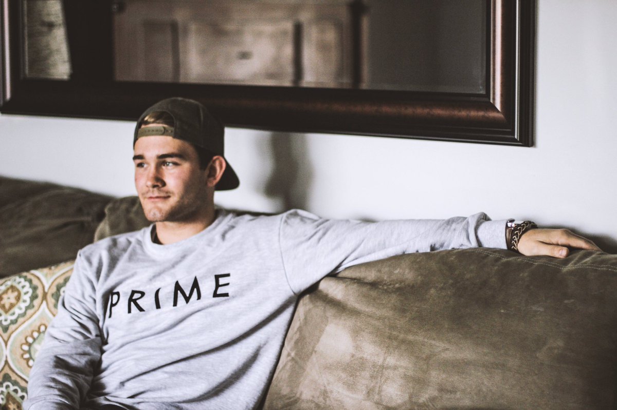prime_mfg's tweet photo. Relax while you can, Monday's comin way too fast https://t.co/wJzXRoZDGO