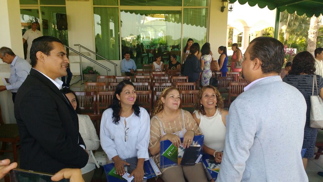 dalilacs4's tweet photo. Muestra de compromiso con la Educ.en Jalisco al padrino de Gen XVIII @saire83 MEIPE Vta.
 @pacoayon @teresitag1 @elpidioyaezrubi @arubiocar https://t.co/z8OF1BtC5m