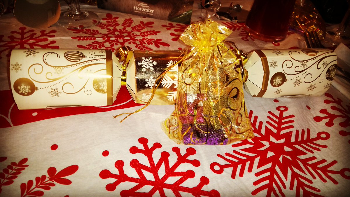 LauraCobb02's tweet photo. Lovely Christmas meal with the whole family to remember those who couldn't be with us💗🌟🌲🍾 #family #absentfriends #alwayswithus #celebration https://t.co/PLNb7CgUjG