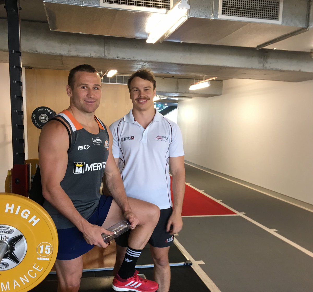 giteau_rugby's tweet image. Huge thanks to @ersportsphysio   &amp;amp; Slats for their help in the last few wks training.. Back to Toulon now to get ready to play 🔴⚫️