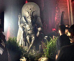 LogiaFeik's tweet photo. My lord is satan #quemadebiblias https://t.co/WTU6rQLiBk