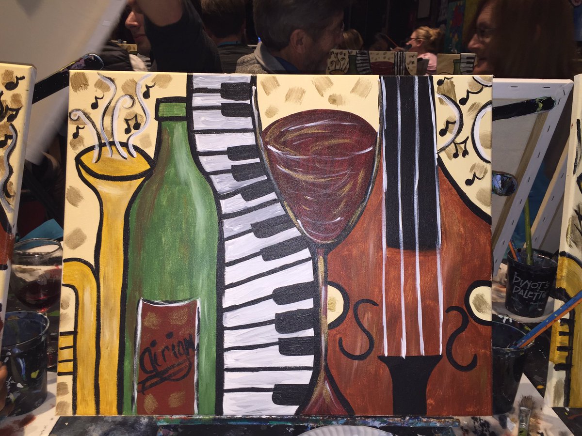 LadiiMvivaciouS's tweet image. Me and my friend had fun with this painting last night @PinotMontclair 🎨🍷