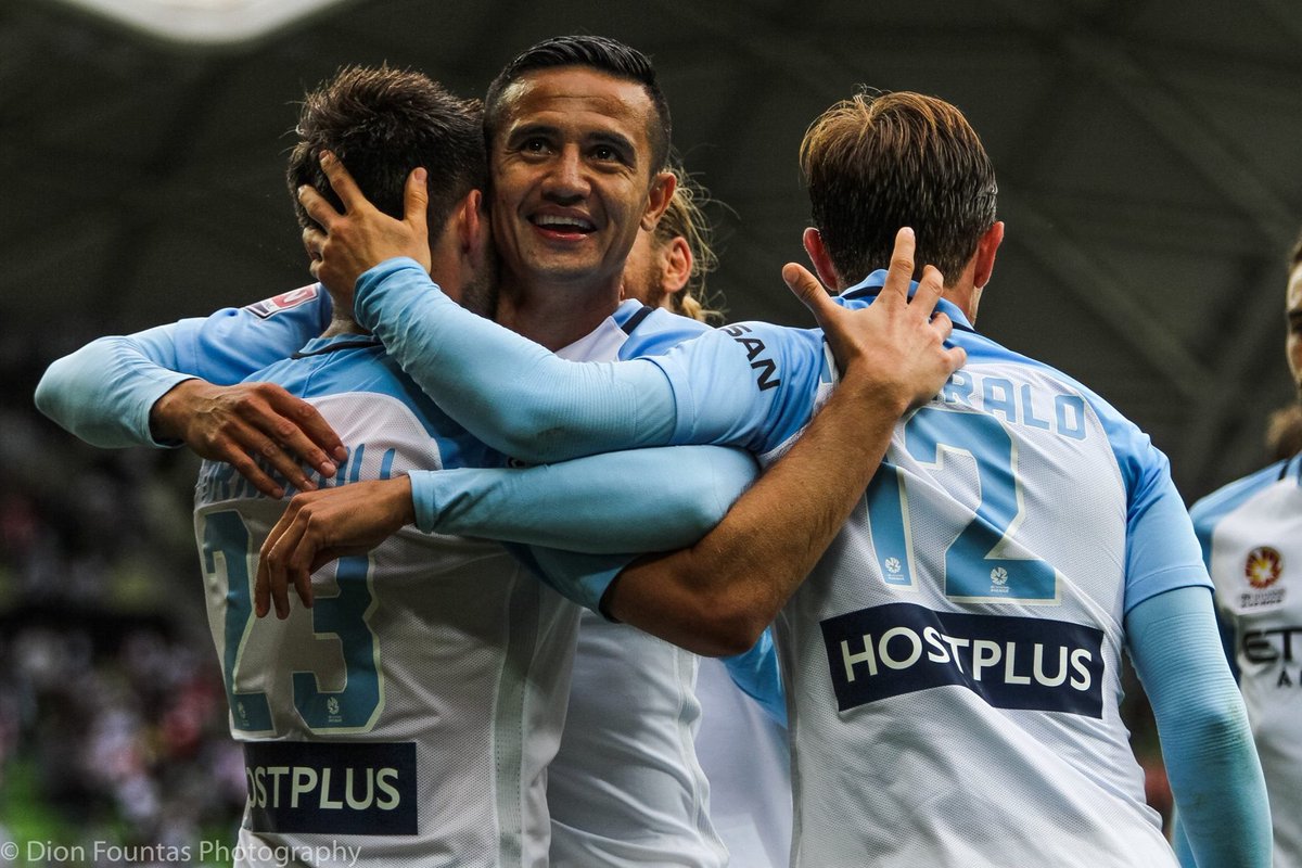 .<a href="/MelbourneCity/">Melbourne City FC</a> celebrate as <a href="/BFornaroli/">Bruno Fornaroli</a> seals the win from a spot-kick (📷: <a href="/DionFountas/">Dion Fountas</a>) #MCYvWEL
