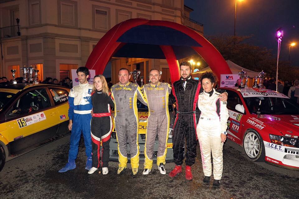 Vm_MotorTeam's tweet photo. Ecco il meraviglioso quadretto finale del Rally del Grignolino 2016.
Salgono sul gradino più alto del podio Alex Bocchio e Corrado Mancini https://t.co/JlNuwf1hPK