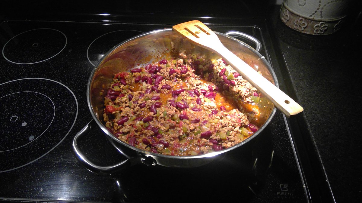 bigbradsdad's tweet photo. @TSNJR Got the chili on the stove getting ready to watch the @REDBLACKS win the cup! #RNation #goodluckrnation https://t.co/UHSOG3b5PV