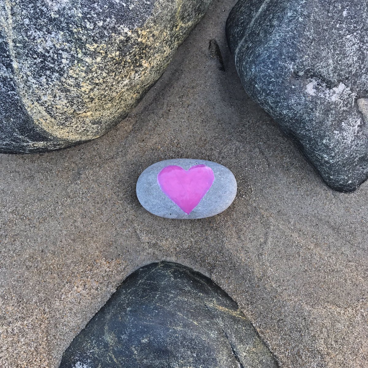 PlasticStrands's tweet image. Romantic petroglyph ❤️ or stone cold vandalism 💔? #cranebeach #beachclean