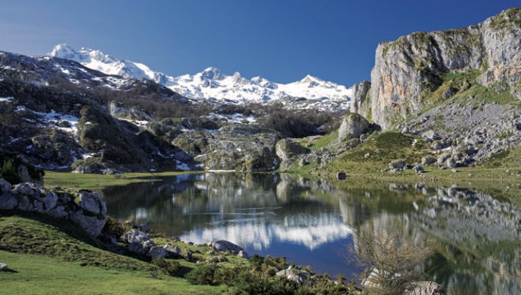 AdriEjea's tweet photo. Que pase rápido esta semana! Asturias nos espera! @InesM_18 

🙈🤗🏞👫❤️ https://t.co/S4WIpkflmm