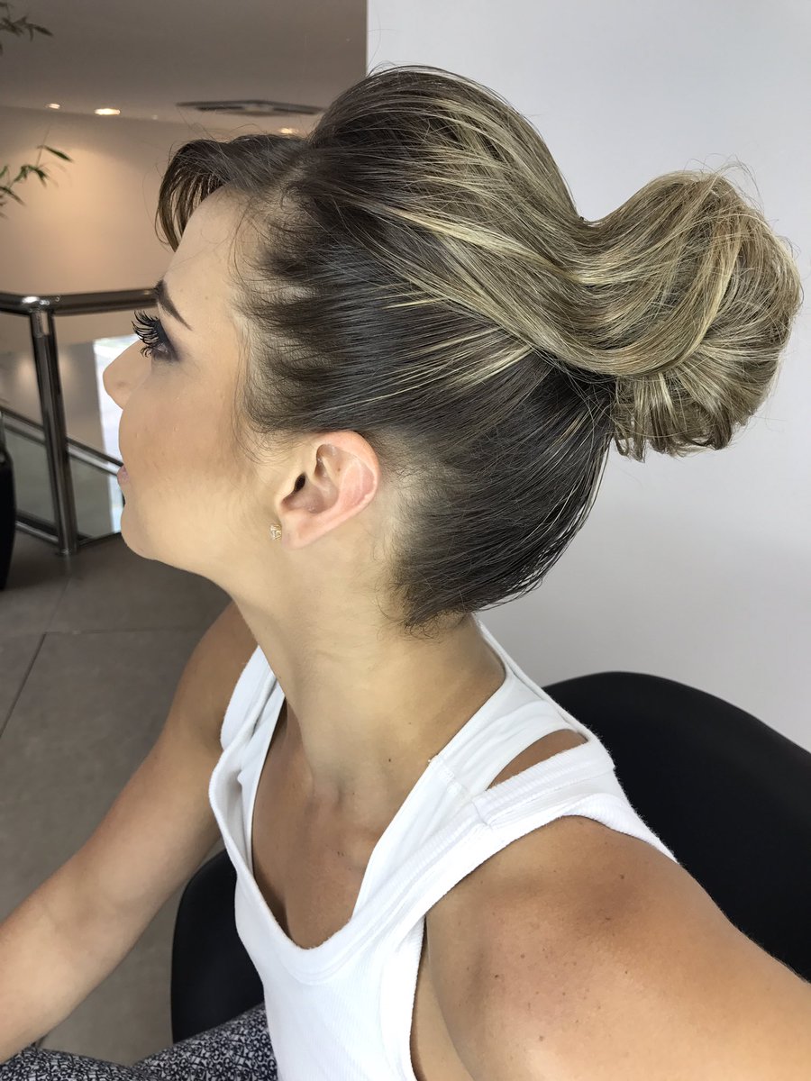 cicerocutting's tweet photo. #makeluxo #penteados #cicerocutting https://t.co/kQh1WQzqbV