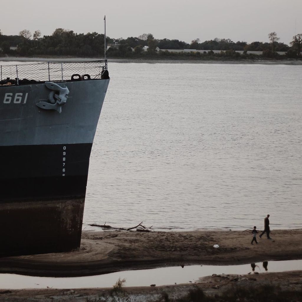 QuinnWelsch's tweet photo. Sunday evening. A stroll around the U.S.S. Kidd on the #MississippiRiver. #usskidd #batonr… https://t.co/Hqp5ZQIFC7 https://t.co/tvwl1X27Cb