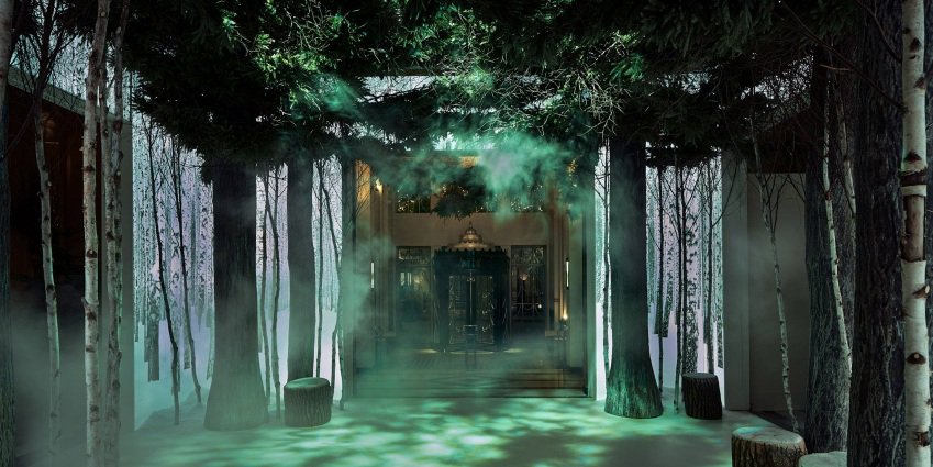 Construct_PR's tweet image. Claridge’s Christmas Tree is an immersive installation this year - explore it here: bit.ly/2fZxPko