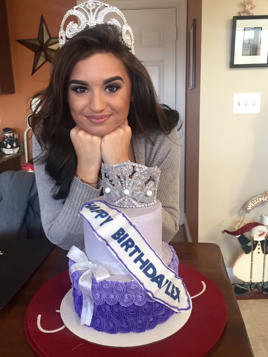 IJMTeen2016's tweet photo. Best time finally celebrating my birthday today!!! #IJMTeen2016 https://t.co/pTH7et0jnU
