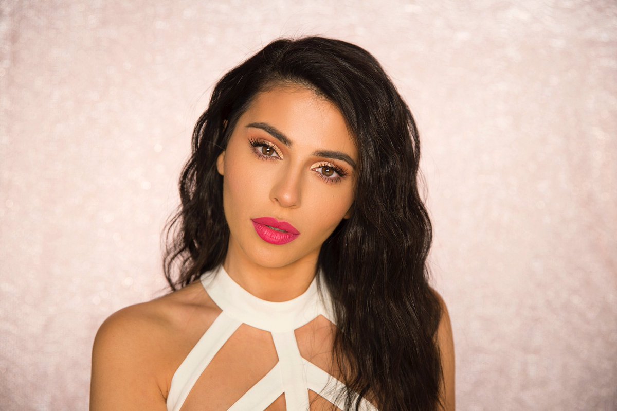 TeniPanosian's tweet photo. New video going up tonight. 😁 stay tuned 💋💋 https://t.co/lwXgsHB3lA
