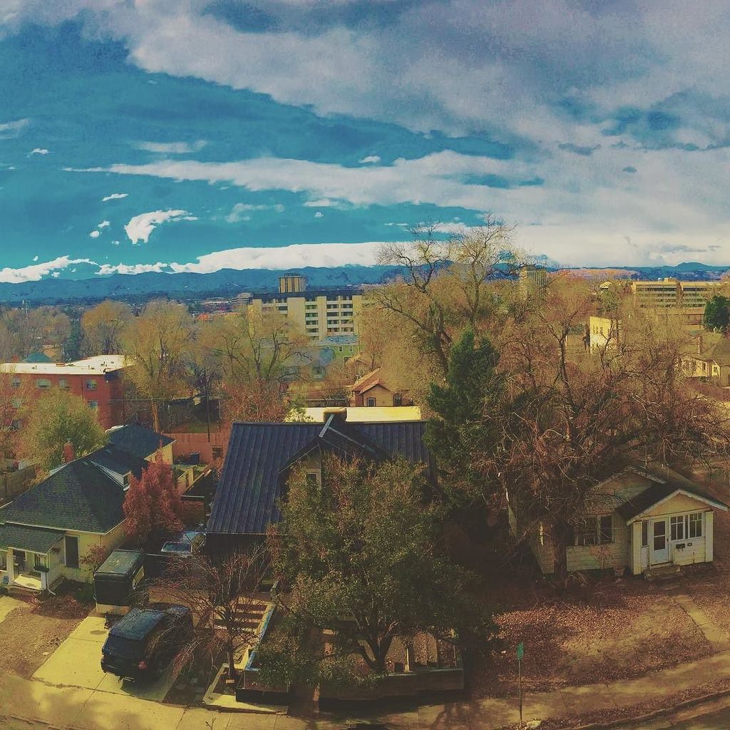 bongofury's tweet photo. Atop a parking garage, #Denver #Colorado
#cityview #cloudscape #cloudporn #mountains #icvi… https://t.co/5cpXjiKCXj https://t.co/vlud4XMaWl