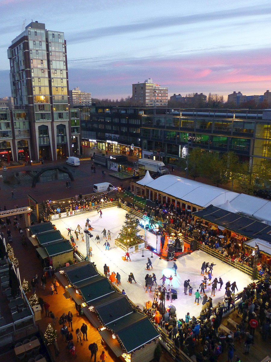 WustMarcel's tweet photo. Grand opening #Winter Village in #Amstelveen met #sonnyhoogwerf (Sonny’s Inc), geweldig! Eindelijk weer eens goede muziek in het #Stadshart https://t.co/SVpZ99GtD5