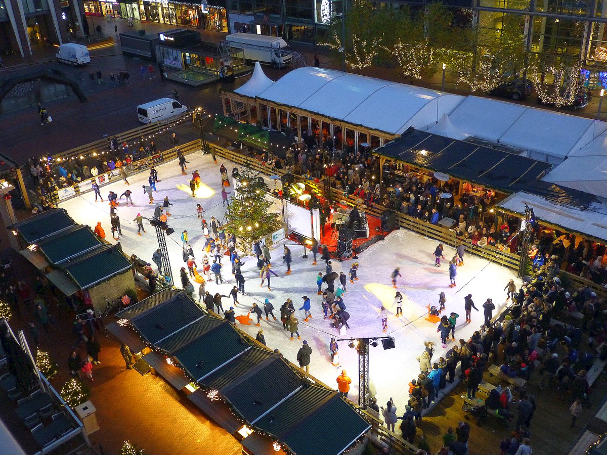 WustMarcel's tweet photo. Grand opening #Winter Village in #Amstelveen met #sonnyhoogwerf (Sonny’s Inc), geweldig! Eindelijk weer eens goede muziek in het #Stadshart https://t.co/SVpZ99GtD5