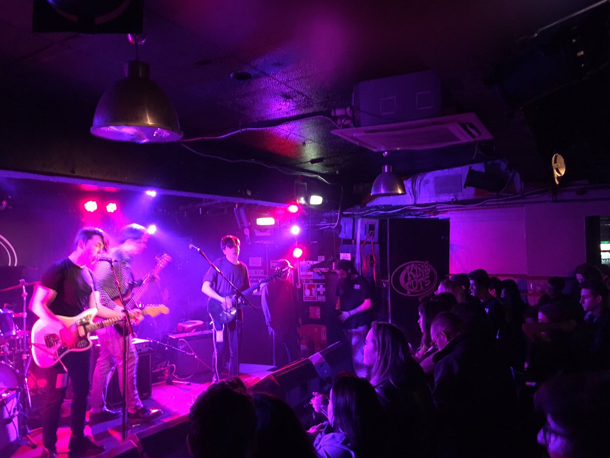 SNOG_Magazine's tweet photo. A few pics from the fantastic @JAWSJAWSJAWSSS gig tonight in Tuts. REVIEW + MORE TO COME SOON! https://t.co/6Hc4J5qdLa