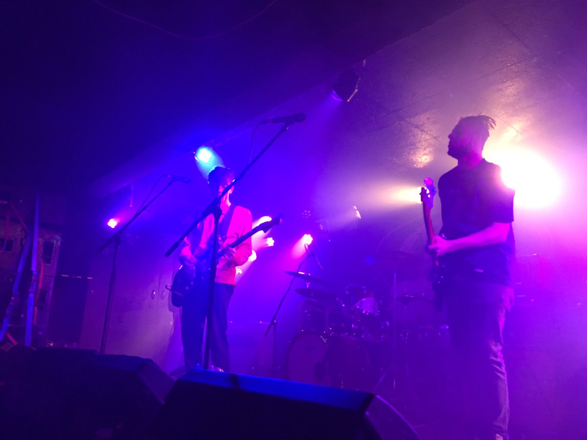 SNOG_Magazine's tweet photo. A few pics from the fantastic @JAWSJAWSJAWSSS gig tonight in Tuts. REVIEW + MORE TO COME SOON! https://t.co/6Hc4J5qdLa