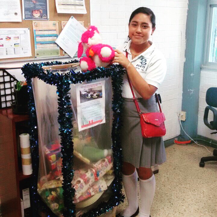 Nuestros alumnos donando juguetes para los niños de nuestras comunidades <a href="/PaolyPerera/">Paoly Perera</a> @Chacmex_Oficial <a href="/AytoFcp/">H.Ayto F.CarrilloPto</a>