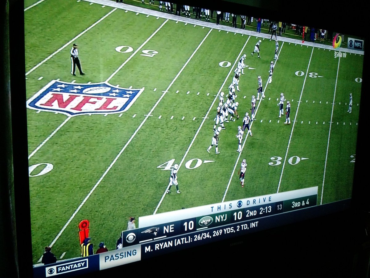 russfeick's tweet photo. #SuperFanNFL @TD_Deportes En casa disfrutando y alentando a patriotas con mi futura esposa <3 https://t.co/Ub4lvNVCb5