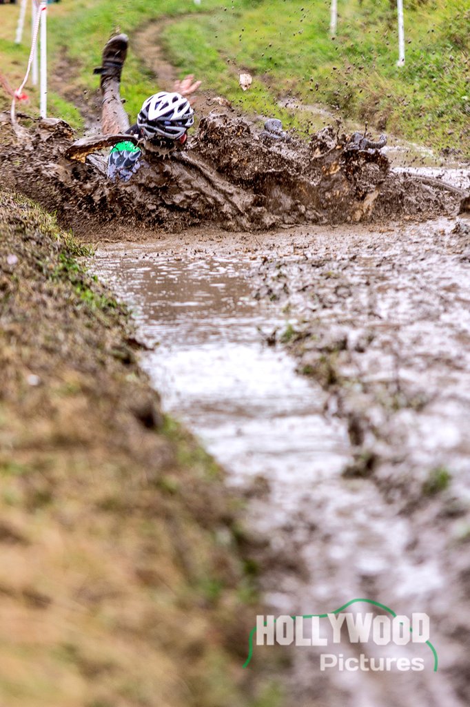 Hollywood_Pict's tweet photo. @oconnosi @wheelers_bray @luapenak Don't have an after :-( I two before this one. #cyclocross #cycling #CX #WhenThingsGoBad 😀 https://t.co/4aumsJ55ix