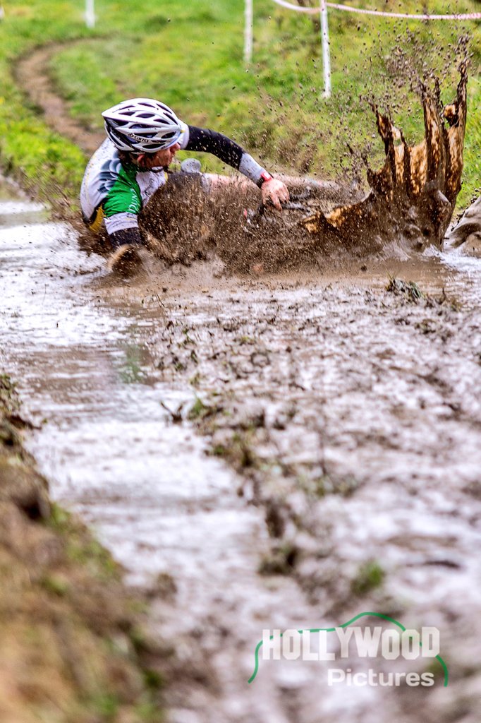 Hollywood_Pict's tweet photo. @oconnosi @wheelers_bray @luapenak Don't have an after :-( I two before this one. #cyclocross #cycling #CX #WhenThingsGoBad 😀 https://t.co/4aumsJ55ix