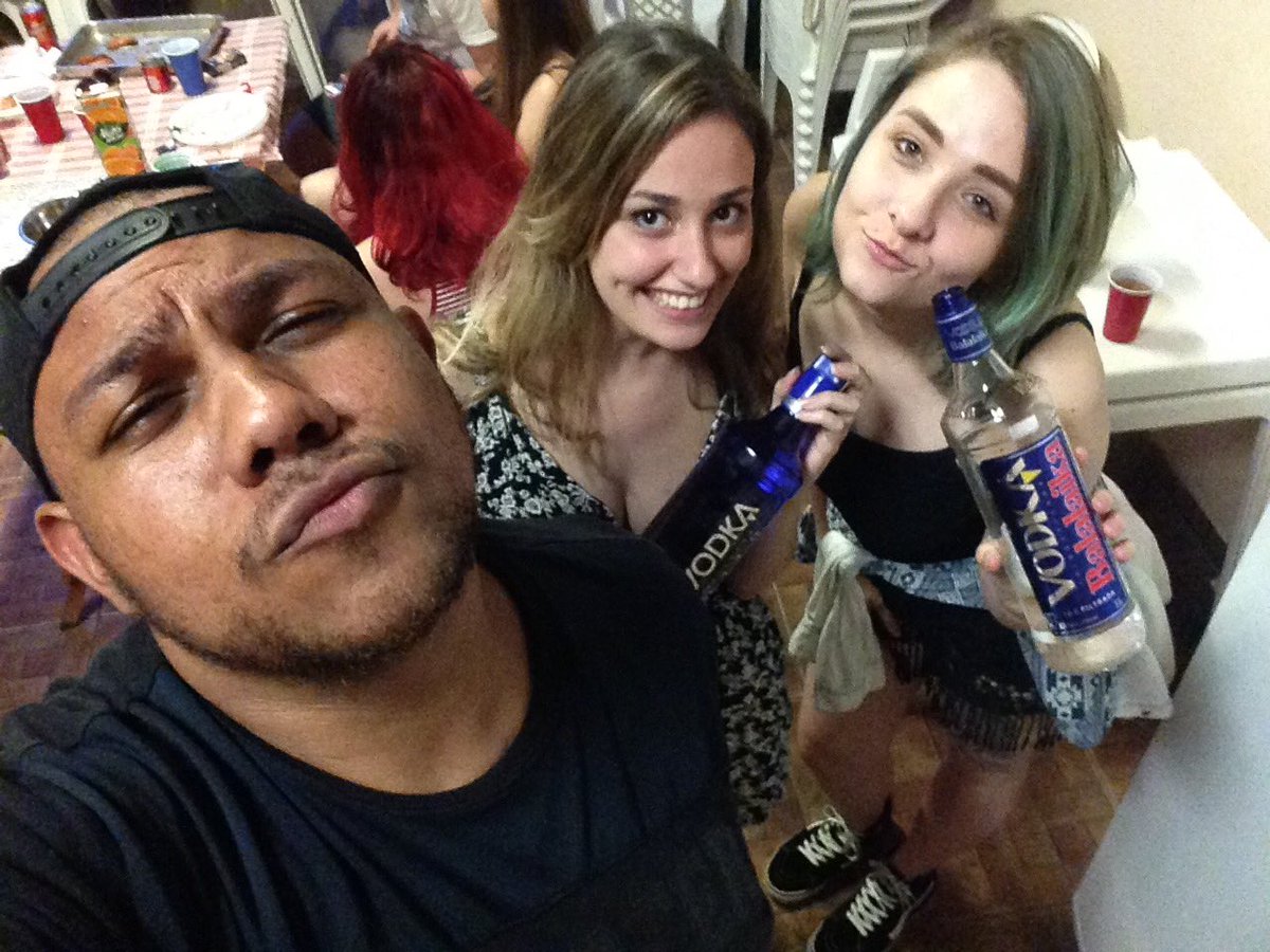 DiegohMarques's tweet photo. #balalaika #vodka #balalove #balalokos https://t.co/swkgbHCcz6
