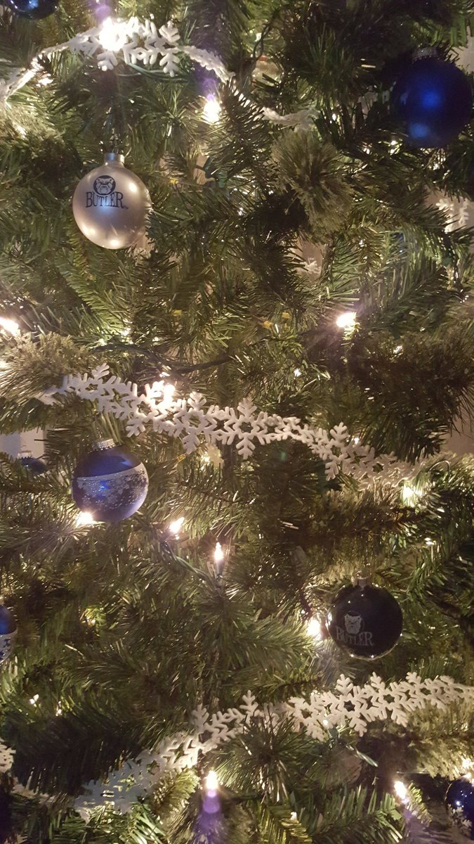 EazyE112's tweet photo. When the Holidays officially start at our house! Go Dawgs! https://t.co/Nb20AQk8af