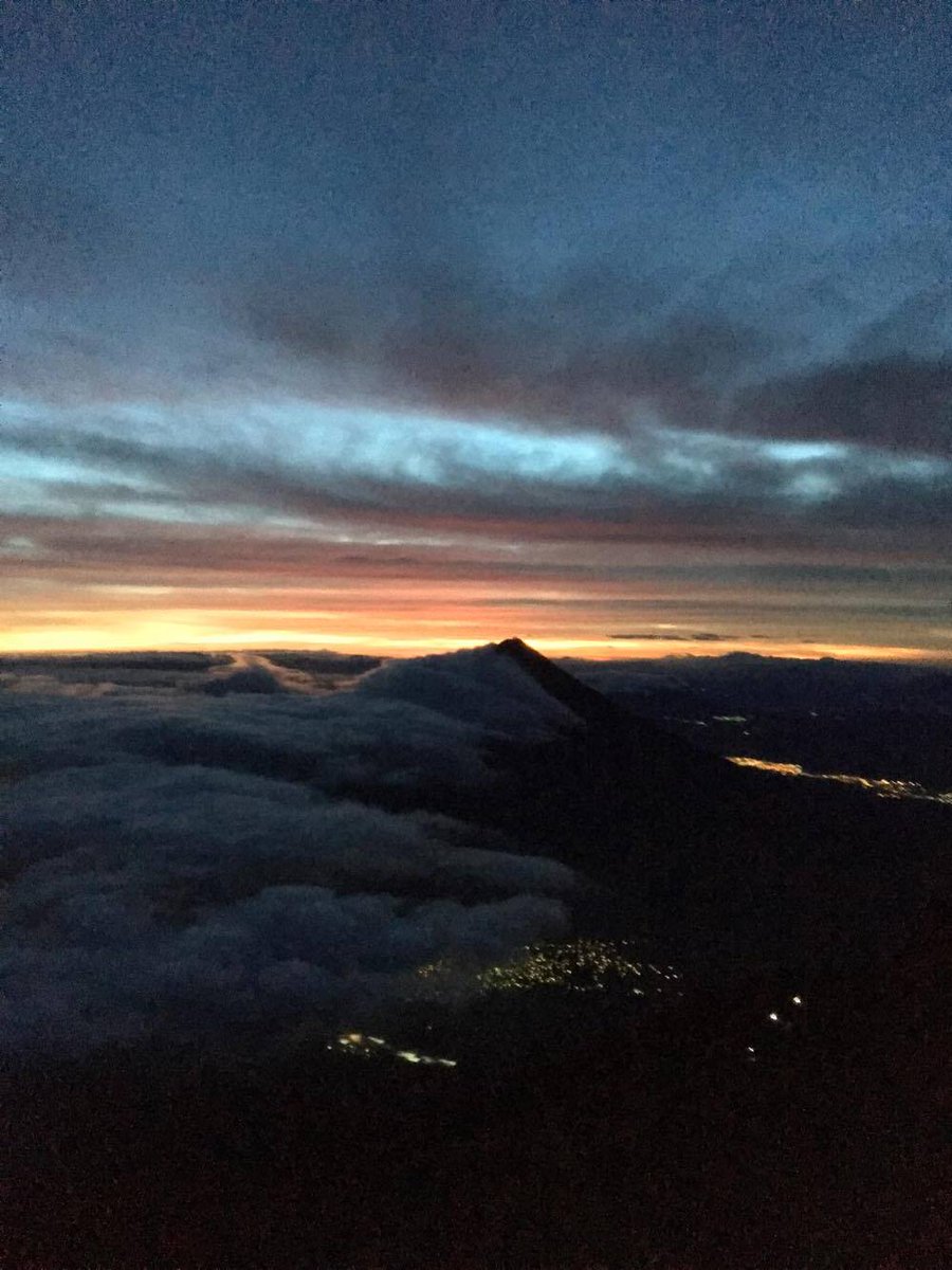 gapstory16's tweet photo. Look at the views that your Gapsters woke up to on Volcán Pacaya and Volcán Acatenango! #snctincan https://t.co/BirRMPi8re