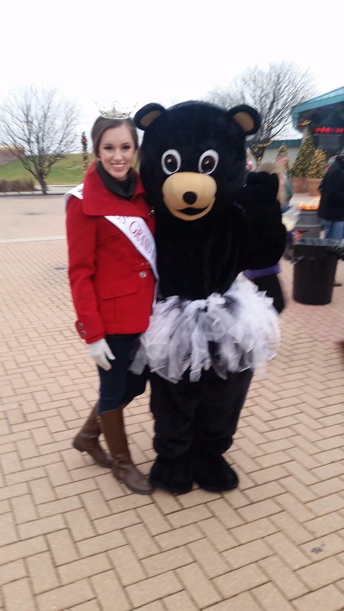 ChiroRx's tweet photo. Coco couldn't resist a photo op with Miss Grand Forks at the #HollyDazzle Festival of Lights! @GoDowntownGF https://t.co/wI3Bl4lzll