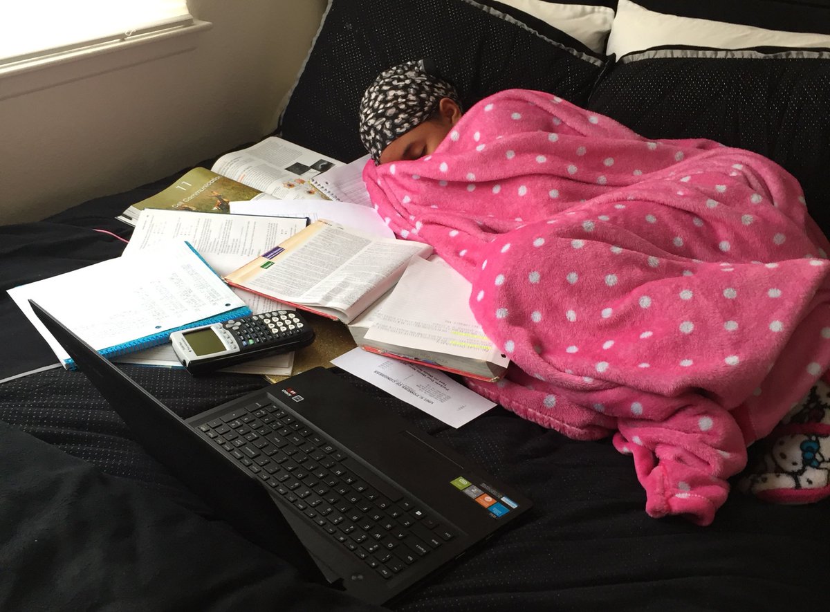 brightahh_'s tweet photo. Let me do this homework 
*5 minutes later* https://t.co/yUIOwoFi0w