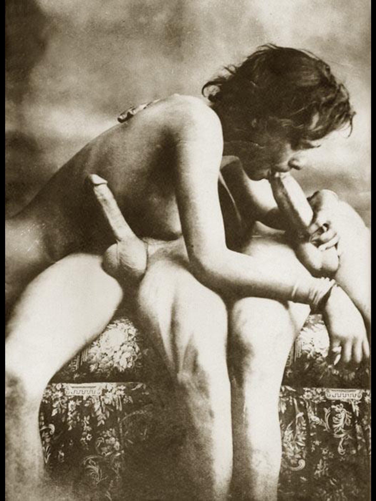 VERSATIL on X: De a dos! #trio #hot #sex #vintage #morbo #gay  t.coXYM4YcPYTO  X