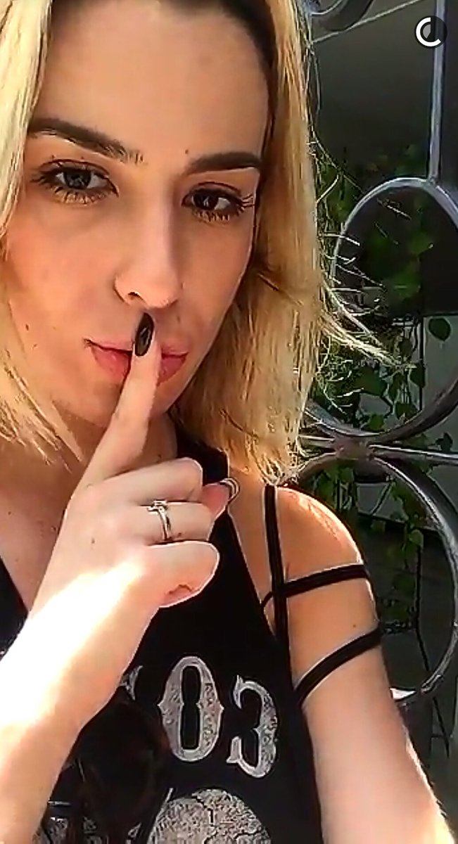 VeraInacio44's tweet photo. #amordefa 🌹🌹🌹1 tera de fotos🌹🌹🌹#nandadobem 🌹🌹#bemhumorada🌹🌹#nanda🌹🌹🌹🌹🌹#Diva🌹🌹 🌹#Repost🌹🌹🌹 #keullovers🌹🌹🌹🌹#irreverente🌹🌹 🌹🌹@FernandaKeulla 🌹🌹 https://t.co/zzvdtlIiNN