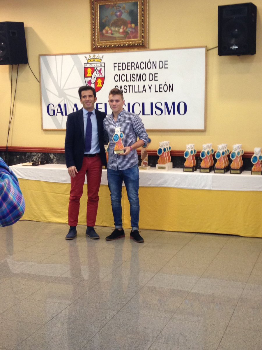 98_bocigas's tweet photo. Día de gala de Castilla y León, recogiendo el trofeo de Castilla y León 🏆🏆😊 https://t.co/9Kps3zeMn2