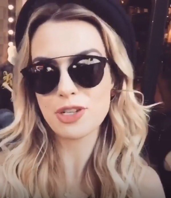 VeraInacio44's tweet photo. #amordefa 🌹🌹🌹1 tera de fotos🌹🌹🌹#nandadobem 🌹🌹#bemhumorada🌹🌹#nanda🌹🌹🌹🌹🌹#Diva🌹🌹 🌹#Repost🌹🌹🌹 #keullovers🌹🌹🌹🌹#irreverente🌹🌹 🌹🌹@FernandaKeulla 🌹🌹 https://t.co/zzvdtlIiNN