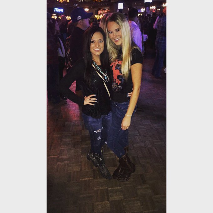 My F&Auml;V bartender!! #coleswindell #cousinlove #BillyBobs ❤️ https://t.co/MTdDLLOOv6<a href="/tag/coleswindell"class="tags">#coleswindell</a><a href="/tag/cousinlove"class="tags">#cousinlove</a><a href="/tag/billybobs"class="tags">#BillyBobs</a>