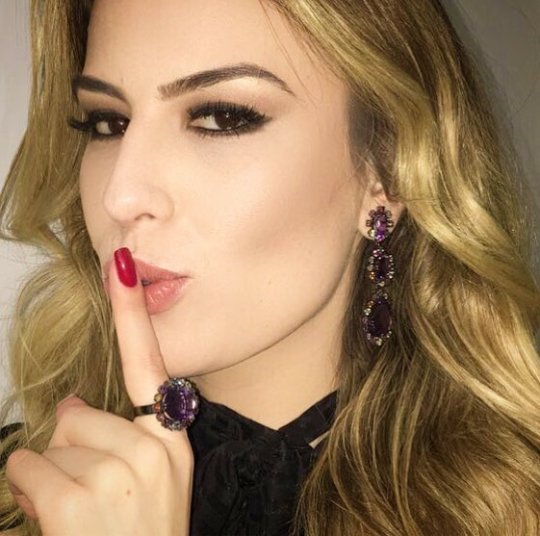 VeraInacio44's tweet photo. #amordefa 🌹🌹🌹1 tera de fotos🌹🌹🌹#nandadobem 🌹🌹#bemhumorada🌹🌹#nanda🌹🌹🌹🌹🌹#Diva🌹🌹 🌹#Repost🌹🌹🌹 #keullovers🌹🌹🌹🌹#irreverente🌹🌹 🌹🌹@FernandaKeulla 🌹🌹 https://t.co/6IrV60SEw2