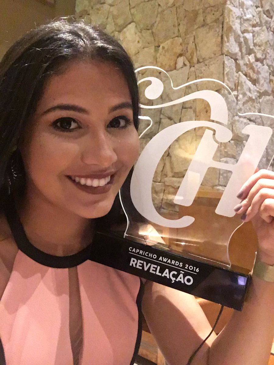 Poder do Kiu nunca decepciona! Levamos mais essa! Capricho Awards ✨Revelação✨!