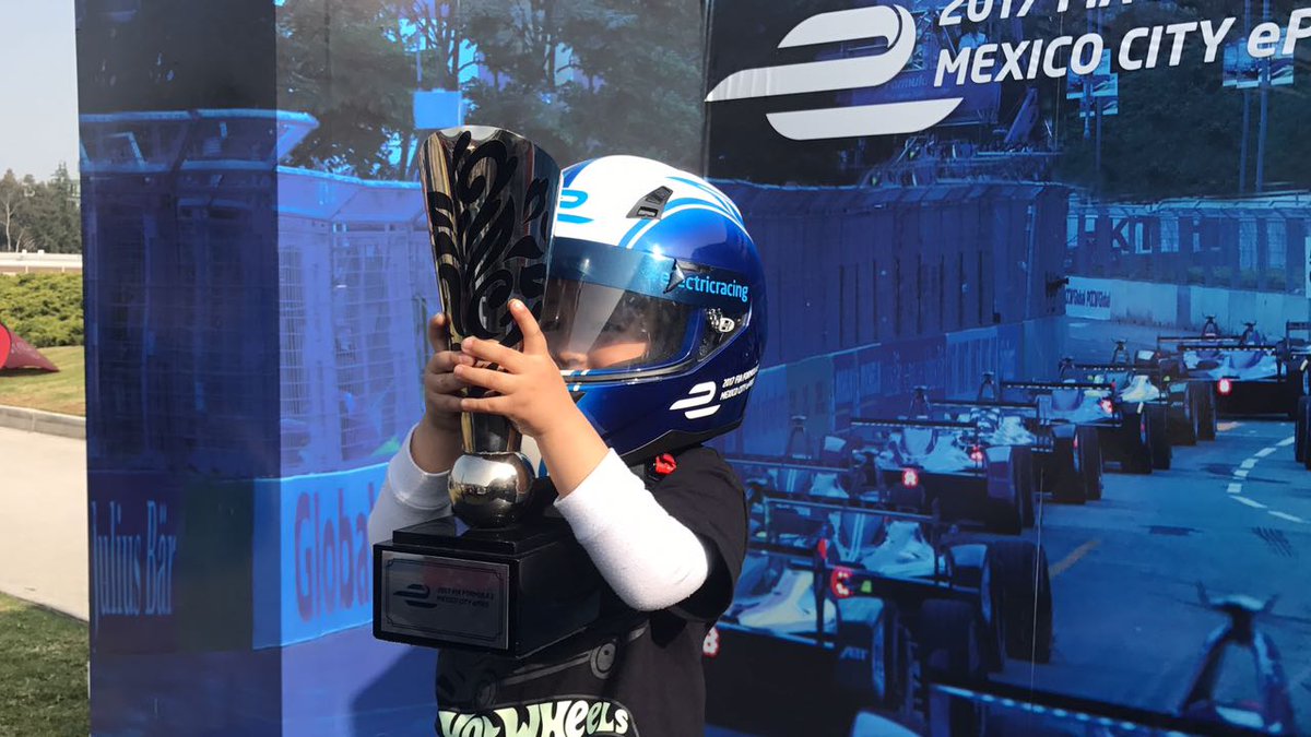 AutosyMas's tweet photo. La ultima dinámica sigue a @MxCityePrix y da RT diciendo YO ESTUVE en #CarShowCDMX 2016!!!! SOY follower de @AutosyMas 20 PASES DOBLES https://t.co/bBREbGiBLJ