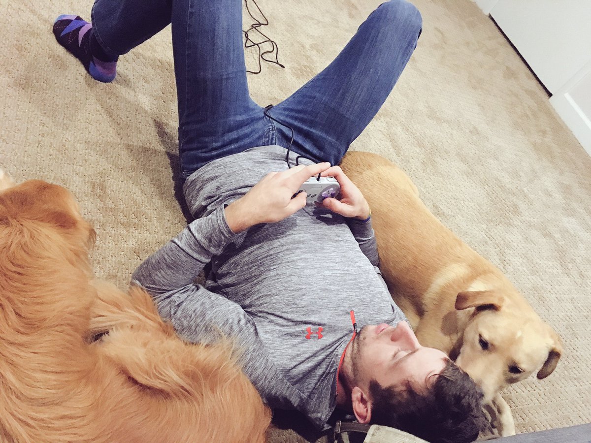 ShannonallyceA's tweet photo. Gaming on the 'new to us' Super Nintendo system! He's a little rusty.. #oldschool #cantgetpasttheghosthouse @34jallen #helpfuldogs 👌🏼 https://t.co/BuZIWeVaTp