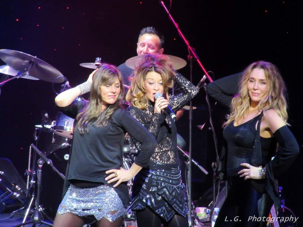 LaurenGardiner9's tweet photo. The #chantoozies onboard Cruise N Groove, Oct 2016 #aussiemusic #aussielegends #aussiemusicians #musicphotography #80smusic https://t.co/CS87vZfGGw