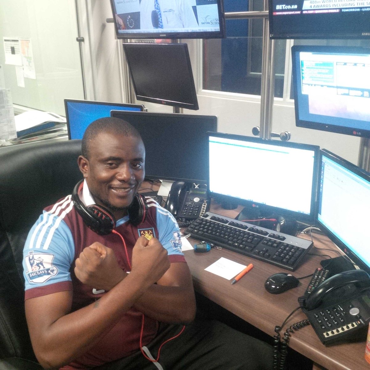 Westham__Boy's tweet photo. Whether at work I always make sure West Ham Flag is on top of all #COYI https://t.co/AxgMTzVNmv