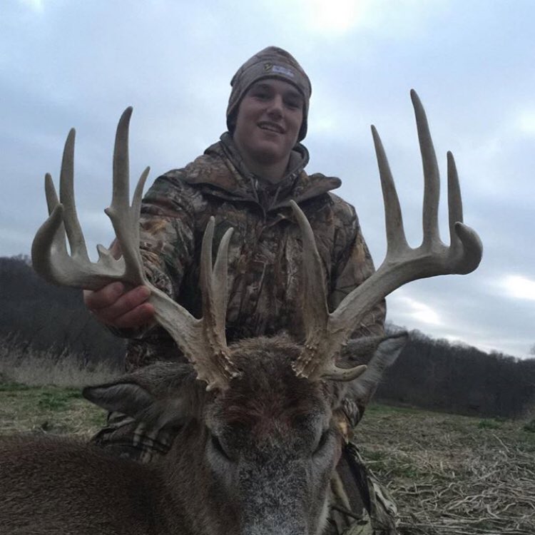 MP_waterfowl's tweet photo. Member of team out in Iowa and put down a big buck from 300 yards. https://t.co/3mdCVUyW12