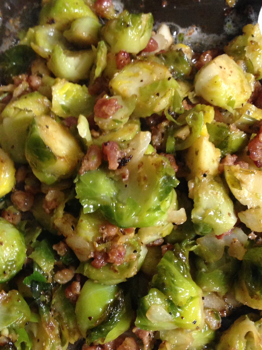JustMonicaLynn's tweet photo. Sautรฉed Brussels sprouts with onions & bacon #yum #veggies #LCHF #foodie #lowcarb #goodeats #cookingforme #singlelife #happy #fuel https://t.co/Ojzma912W4