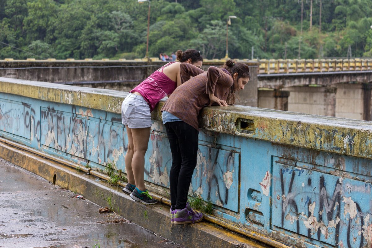 Minaya_Photo's tweet photo. Inspecting the dam.

#Photography #Friends #LagoDosBocas #Dam #Reservoir #Arecibo #PuertoRIco #PicOfTheDay #Life #HangingOut https://t.co/v3n0vBQVrD