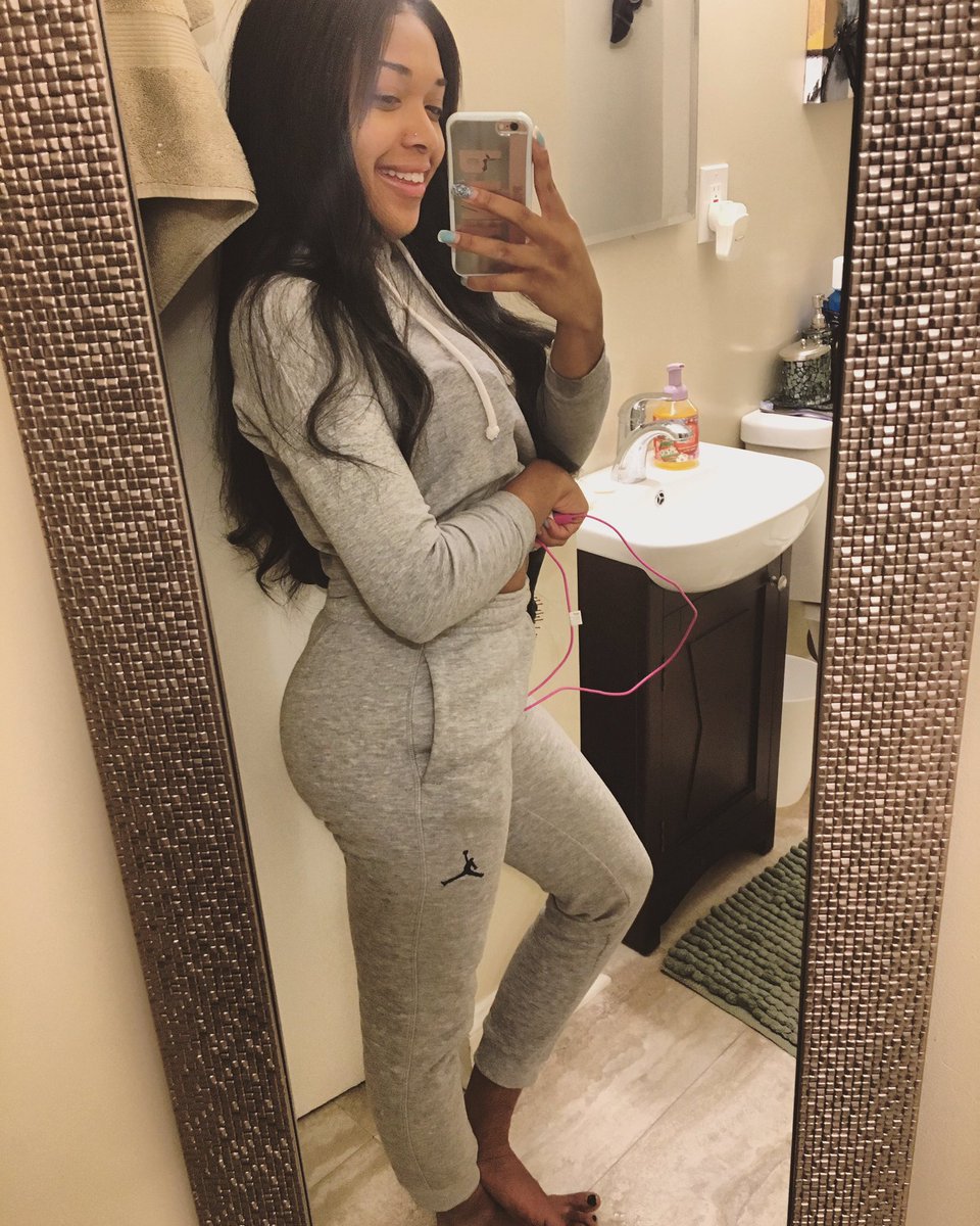 Be_mines_foreva's tweet photo. #skinnyasshellchallenge ππ https://t.co/TzdIg9t55V