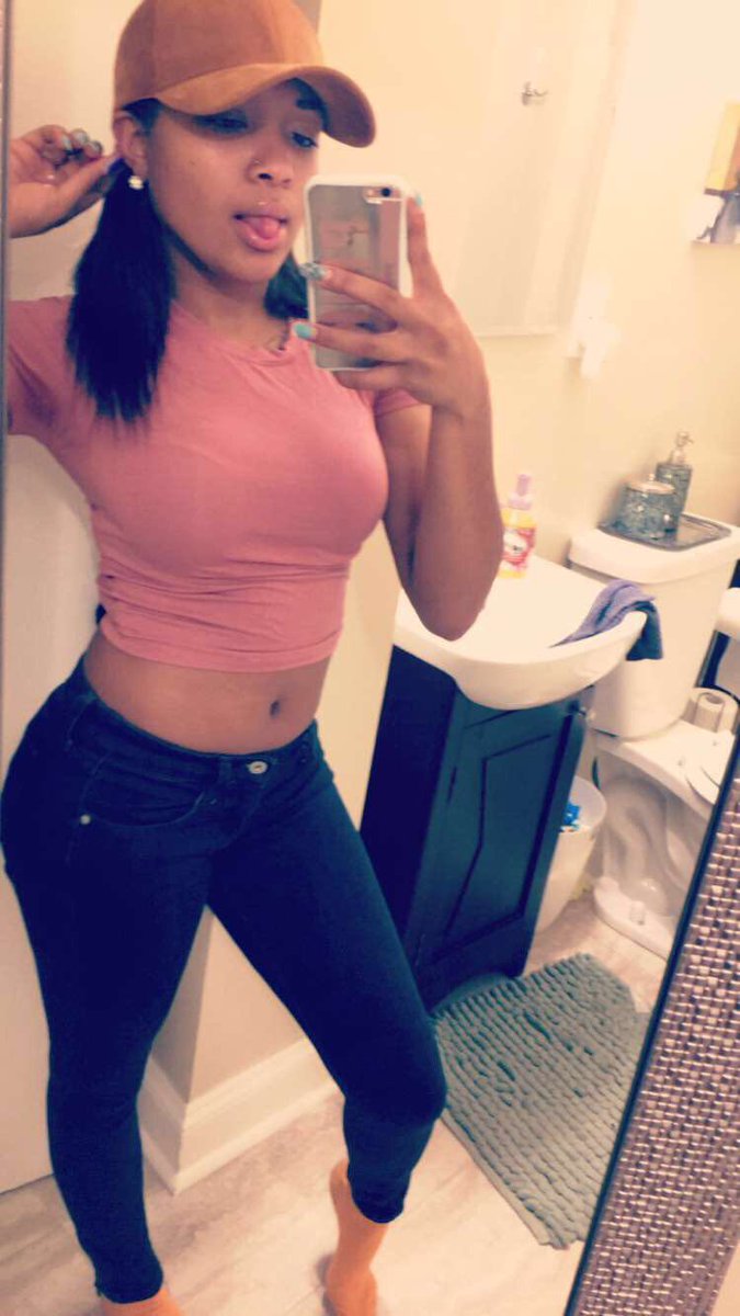 Be_mines_foreva's tweet photo. #skinnyasshellchallenge ππ https://t.co/TzdIg9t55V
