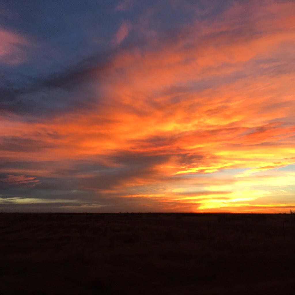 katie_vaz's tweet photo. #NewMexico, you sure gave me one heck of a #sunset send off tonight. Until next time. ❤️ #NewMexicoTRUE https://t.co/etOunV91fE